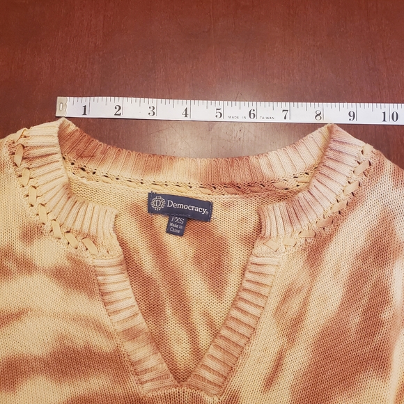 Democracy Tan and Brown Tie-Dye V-Neck Sweater - Picture 5 of 8